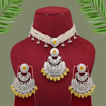 Yellow color choker kundan necklace set 1