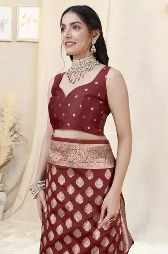 Maroon Banarasi silk blendWoven Design Woven Golden Zari Border Saree With Unstitched Blouse Piece
