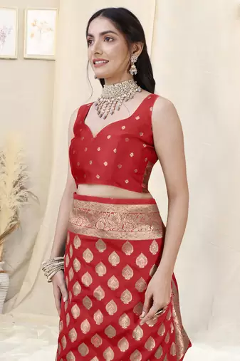 Red Banarasi silk blend woven design woven golden zari border saree with unstitched blouse piece
