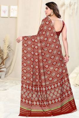 Red Silk Blend Foil Patola Print Saree With Unstitched Blouse Piece 4