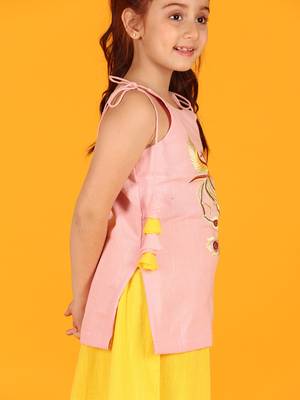 girls embroidered pink flamingo cotton kurta with sharara (set of 2) 4