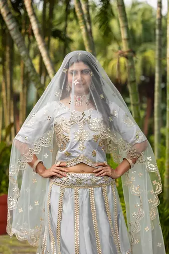 GLAMOROUS WOMEN'S GREY ZARI WITH PAPER MIRROR EMBROIDERED NET FABRIC LEHENGA CHOLI