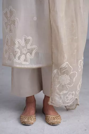 Fog beige woven kurta and contrast dupatta with hand work detailing