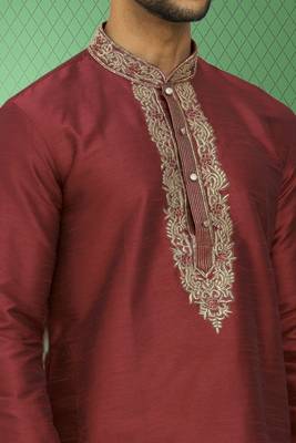 Men's maroon embroidered kurta pajama 4