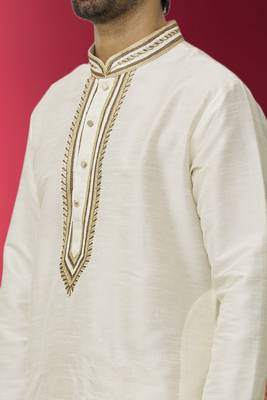 Men's off white embroidered kurta pajama 4