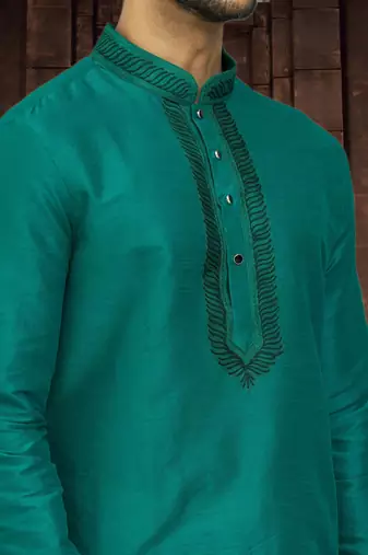 Men's green embroidered kurta pajama