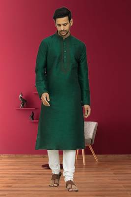 Men's dark green embroidered kurta pajama 2