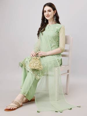 Women   s Foil Printed Kurti And Pant Set With Foil Printed Net Dupatta (Parrot) (MAK12FOIL) 6