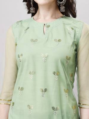 Women   s Foil Printed Kurti And Pant Set With Foil Printed Net Dupatta (Parrot) (MAK12FOIL) 9