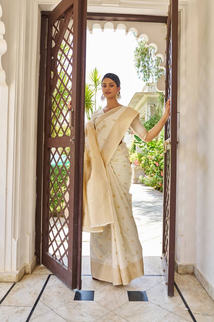 White Banarasi Silk Blend Zari Work Saree With Blouse For Women