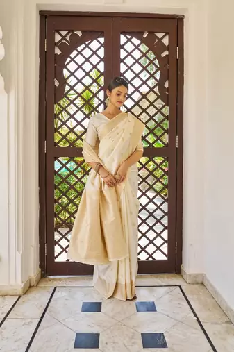 White Banarasi Silk Blend Zari Work Saree With Blouse For Women