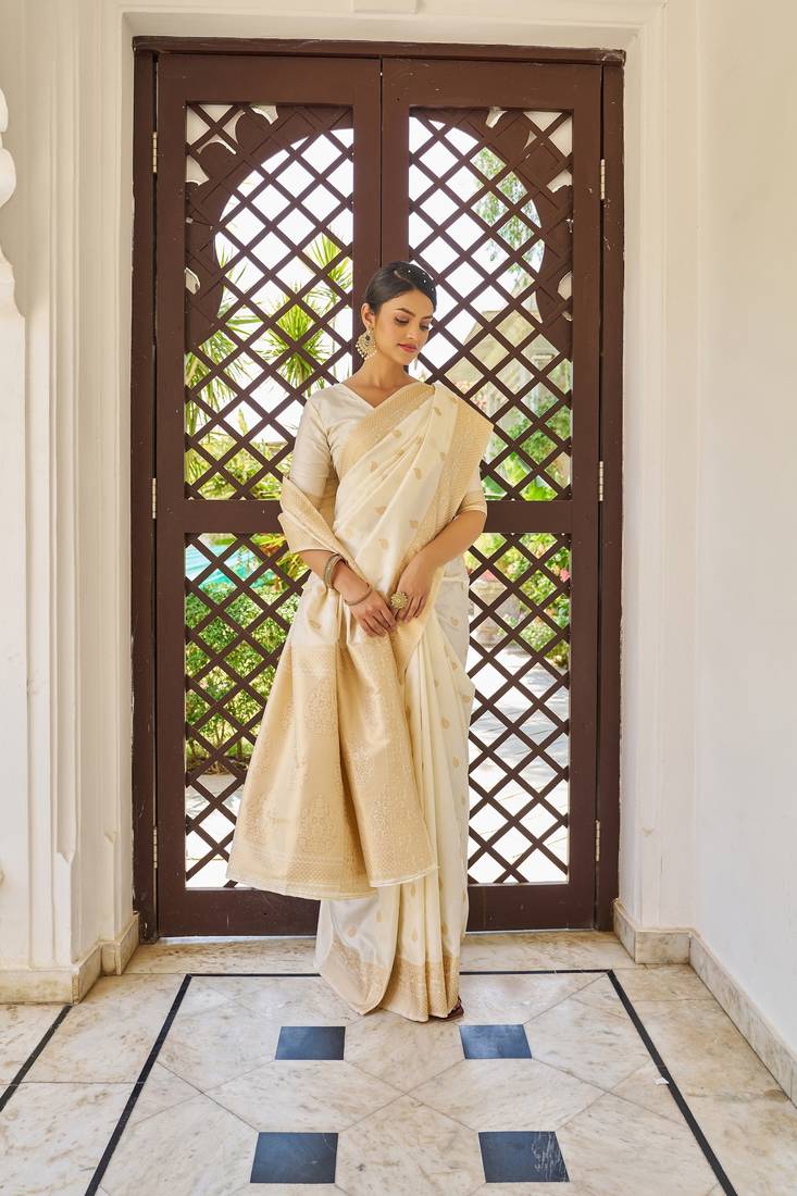 White Banarasi Silk Blend Zari Work Saree With Blouse For Women