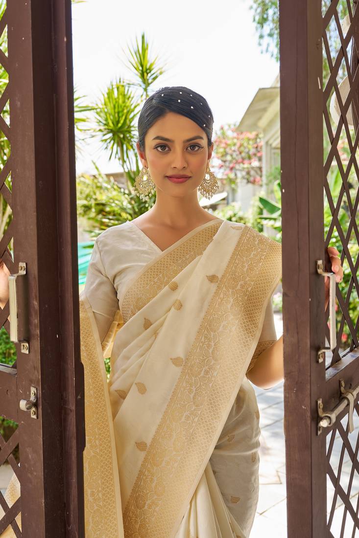 White Banarasi Silk Blend Zari Work Saree With Blouse For Women