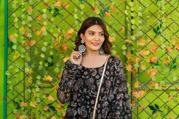 Gold black georgette kurta set with dupatta 5
