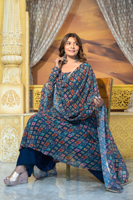 Georgette printed kurta set with pant & dupatta 2