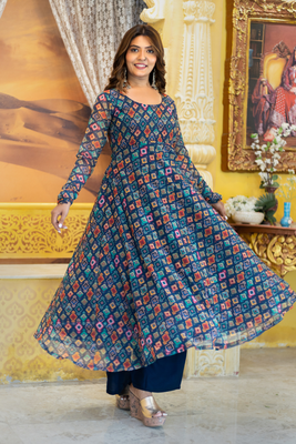 Georgette printed kurta set with pant & dupatta 4