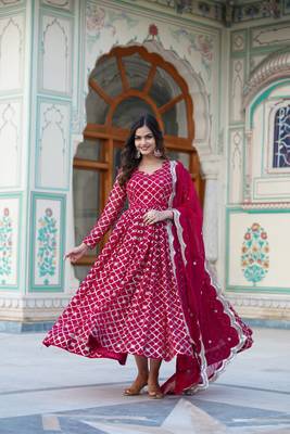 Heavy wedding wear gown with dupatta in pink colour 2
