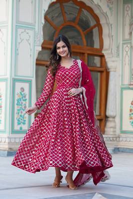 Heavy wedding wear gown with dupatta in pink colour 4