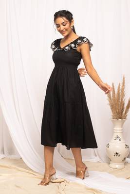 Black colour beautiful girlish style partywear ethnic kurti with back pattern 5