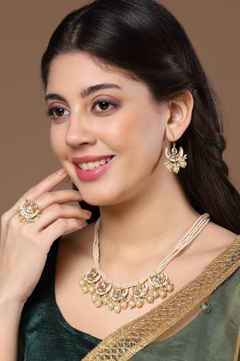 Cream & green haar necklace with kundan &  pearls