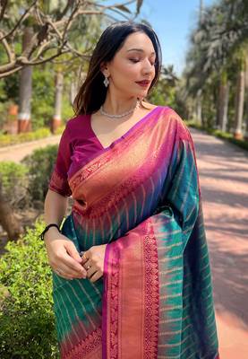 Bottle Green Soft Silk Contrast Gold Zari Woven Saree 2
