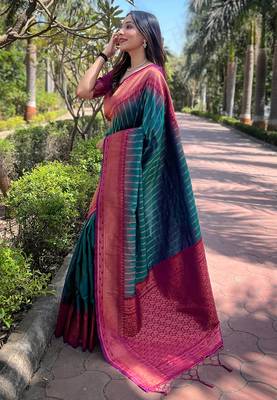 Bottle Green Soft Silk Contrast Gold Zari Woven Saree 3