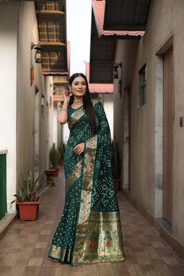 Green Woven Design Bandhej silk blend Saree With Blouse 3