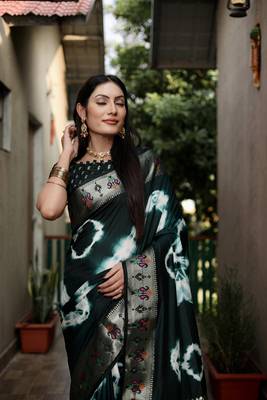 Green Woven Design Shibori silk blend Saree With Blouse 4