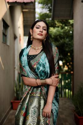 Green Woven Design Shibori silk blend Saree With Blouse 4