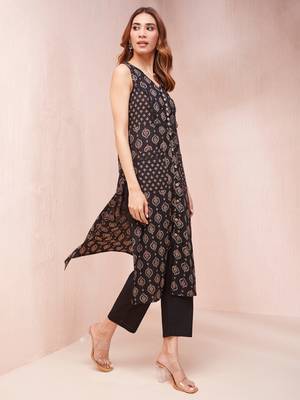  black ethnic motifs round neck straight kurta 5