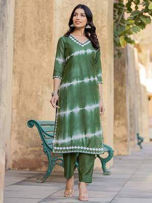  green tie dye lace-work yoke and boder straight kurta and trouser set 5