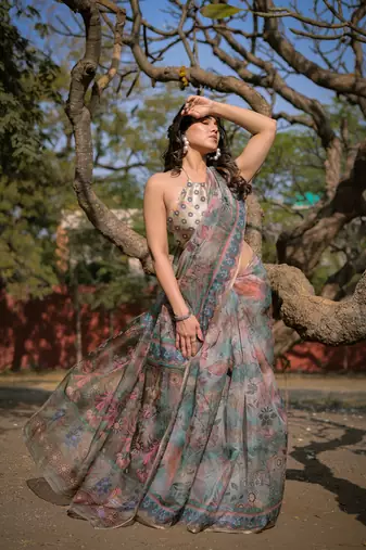Beige Organza Floral Print Zari Border Saree With Unstitched Blouse Piece