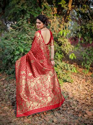 Red Silk Blend Golden Zari Woven Border Saree With Unstitched Blouse Piece 4
