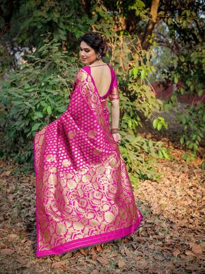 Pink Silk Blend Golden Zari Woven Border Saree With Unstitched Blouse Piece 4