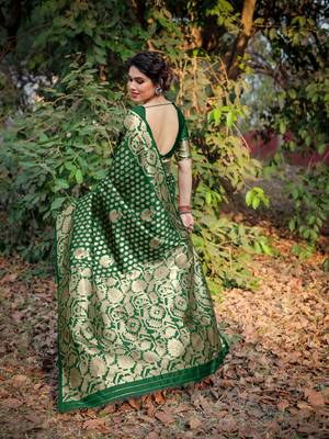 Green Silk Blend Golden Zari Woven Border Saree With Unstitched Blouse Piece 4