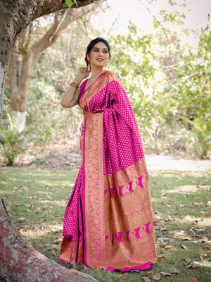 Rani Pink Silk Blend Golden Zari Woven Border Saree With Unstitched Blouse Piece 3