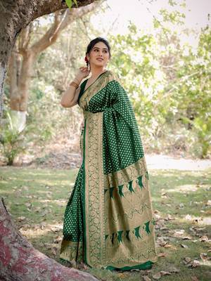 Green Silk Blend Golden Zari Woven Border Saree With Unstitched Blouse Piece 3