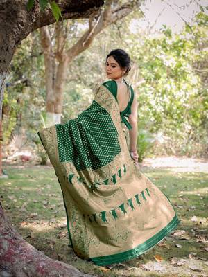 Green Silk Blend Golden Zari Woven Border Saree With Unstitched Blouse Piece 4