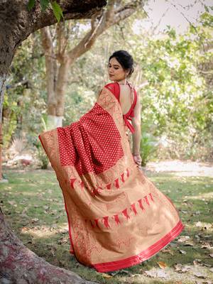 Red Silk Blend Golden Zari Woven Border Saree With Unstitched Blouse Piece 4