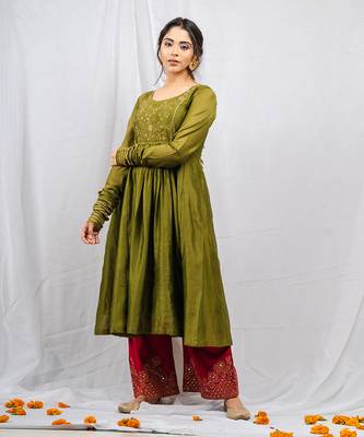 Green silk chanderi embroidered anarkali set 3