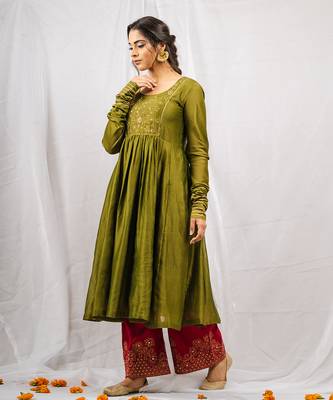 Green silk chanderi embroidered anarkali set 4