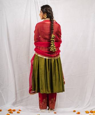 Green silk chanderi embroidered anarkali set 5