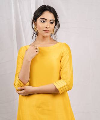Yellow silk chanderi embroidered kurta set 4