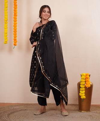 Black zari embroiderd silk kurta set 2