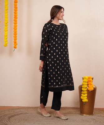 Black zari embroiderd silk kurta set 3