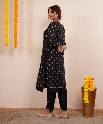 Black zari embroiderd silk kurta set 4