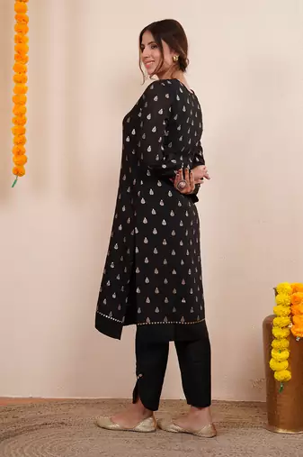 Black zari embroiderd silk kurta set