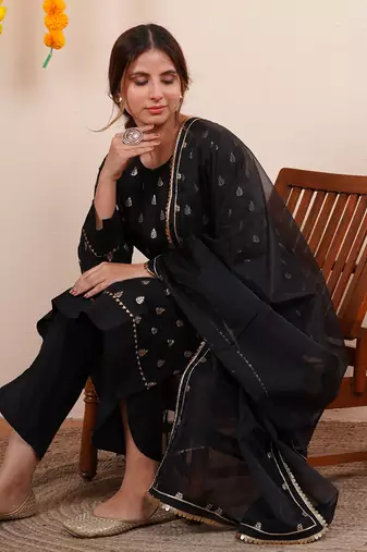 Black zari embroiderd silk kurta set