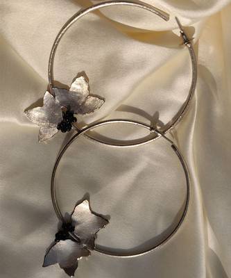 Two petal hoops earrings 4