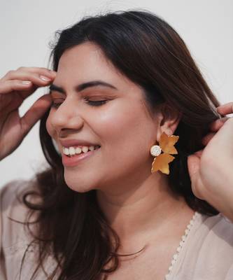 Petal studs earrings 3
